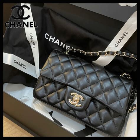 half moon chanel bag - chanel a69900.